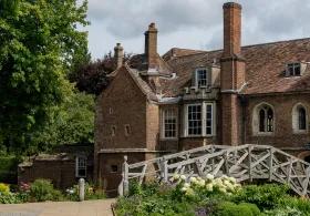 A view of Queens' College and the Mathematical Bridge.