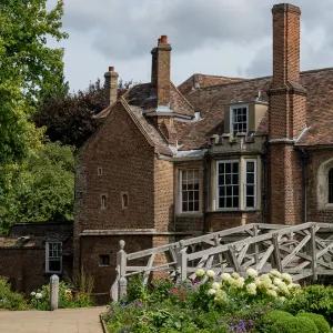 A view of Queens' College and the Mathematical Bridge.
