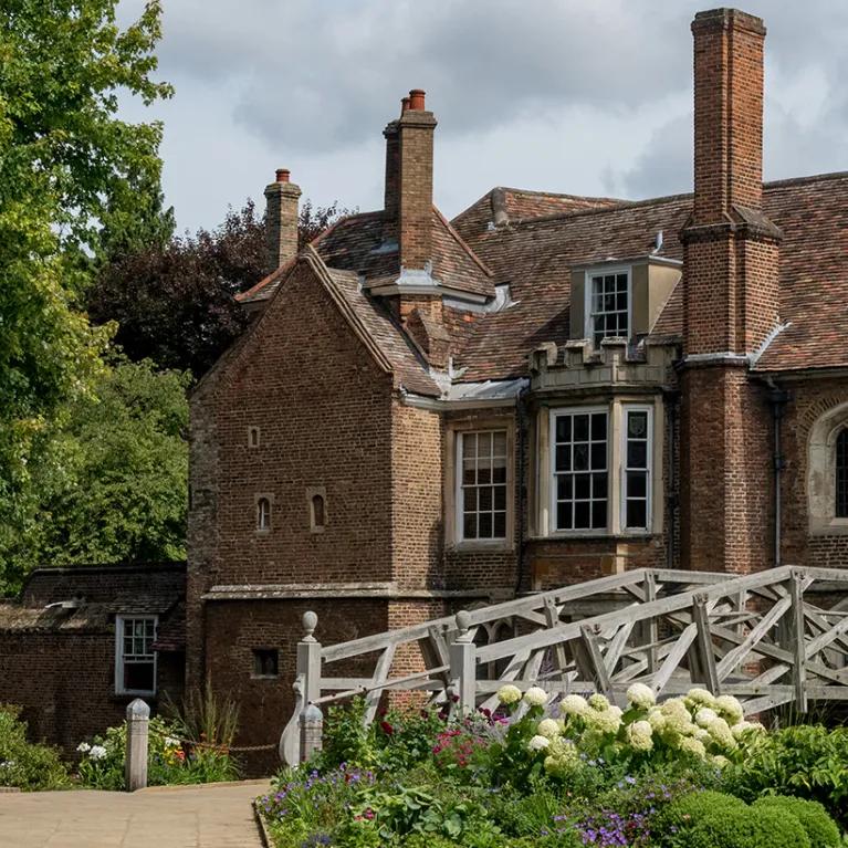 A view of Queens' College and the Mathematical Bridge.