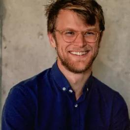 Dr Jonnie Penn