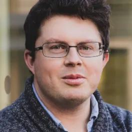 Dr Zachary Ardern